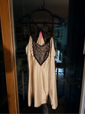 Cosmopolitan Black Lace Trim Slip Dress size large NWT
